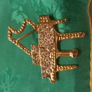 Vintage, goldtone/rhinestone grand piano brooch